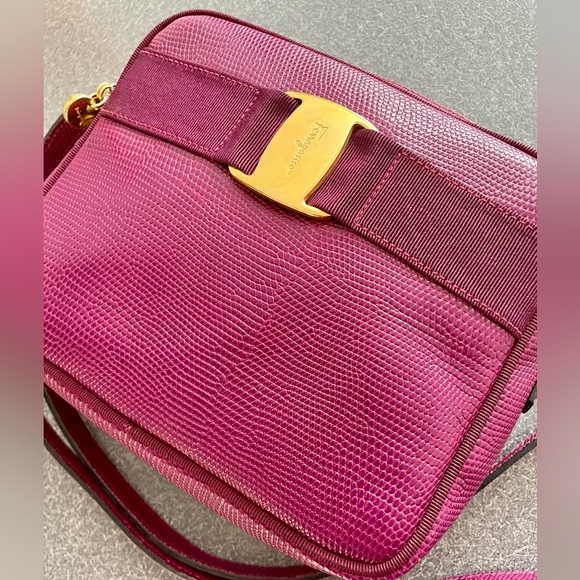 Vintage SALVATORE FERRAGAMO Raspberry Vara Embossed Leather Crossbody - Picture 2 of 11